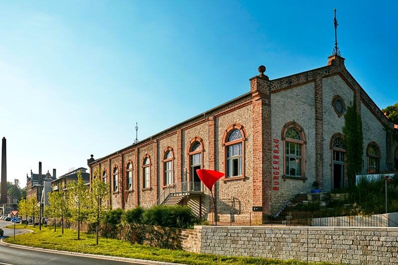 Denkmalgeschütztes Backsteingebäude des Bürgerbräu-Areals in Würzburg